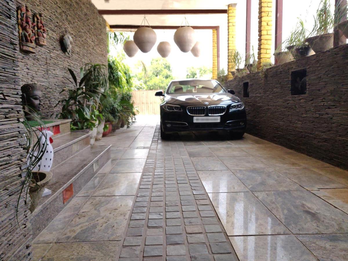 Aakritii Hotels Gurgaon Extérieur photo